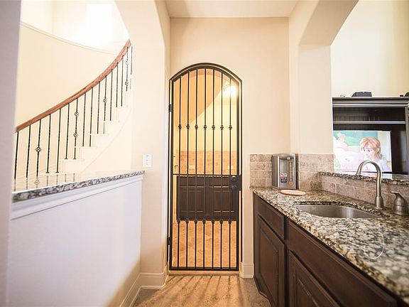 4th image of 4143 Scenic Valley Ln