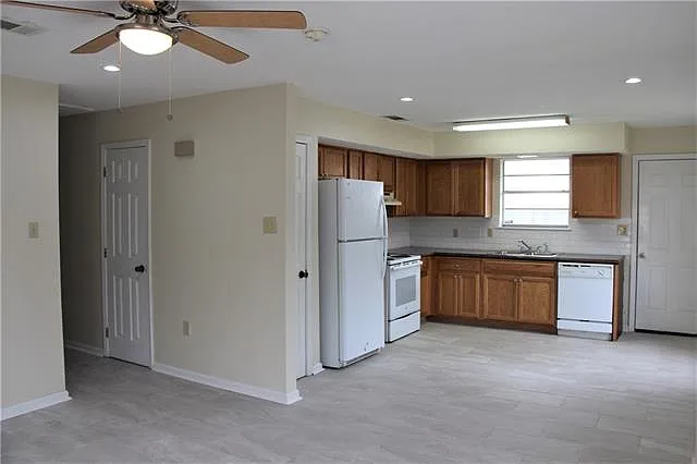 3709 Bunkerhill Dr — Photo 14
