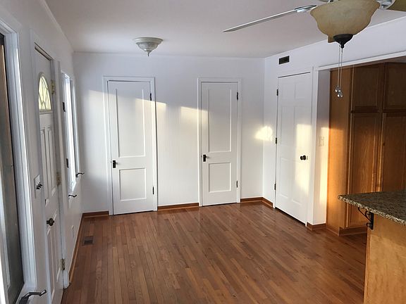 Eating area in kitchen