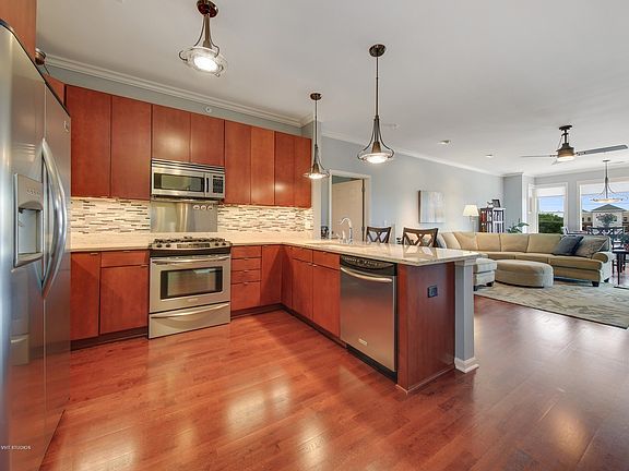 4th image of 945 Burlington Ave Unit 403