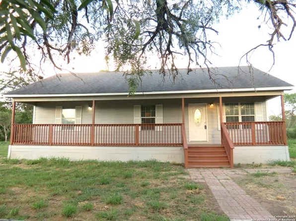 518 N CHAPMAN ST, Pleasanton, TX 78064