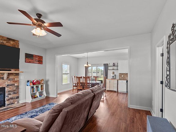 3rd image of 106 Driftwood Drive