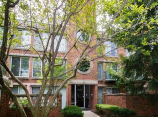 8050 Arbor Ln APT 202, Northfield, IL