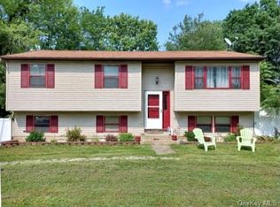 11 Oak Dr, Monroe, NY 10950