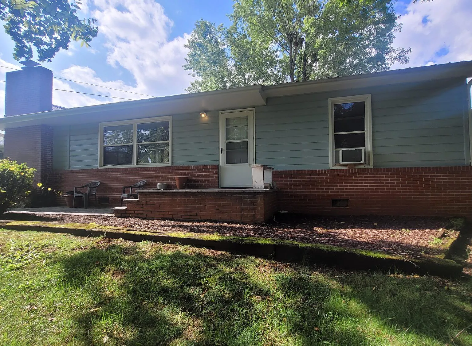 2 bed, 1200 sqft, $1,550 — Photo 2
