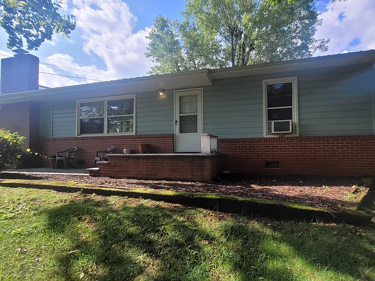 30 Hill Top Dr — Photo 2