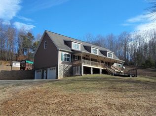 257 Cavalier Dr, Hillsville, VA 24343