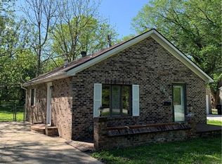 8404 Greenwood Rd, Raytown, MO 64138