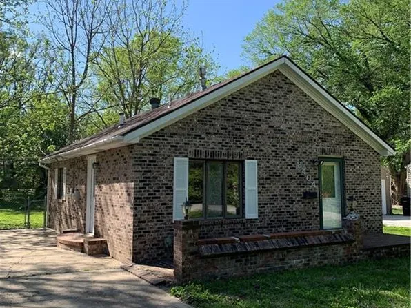 8404 Greenwood Rd, Raytown, MO 64138