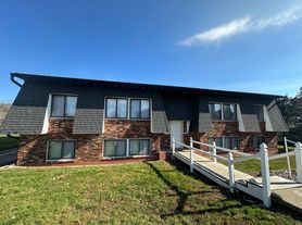 1302 Queens Ct, Kirksville, MO