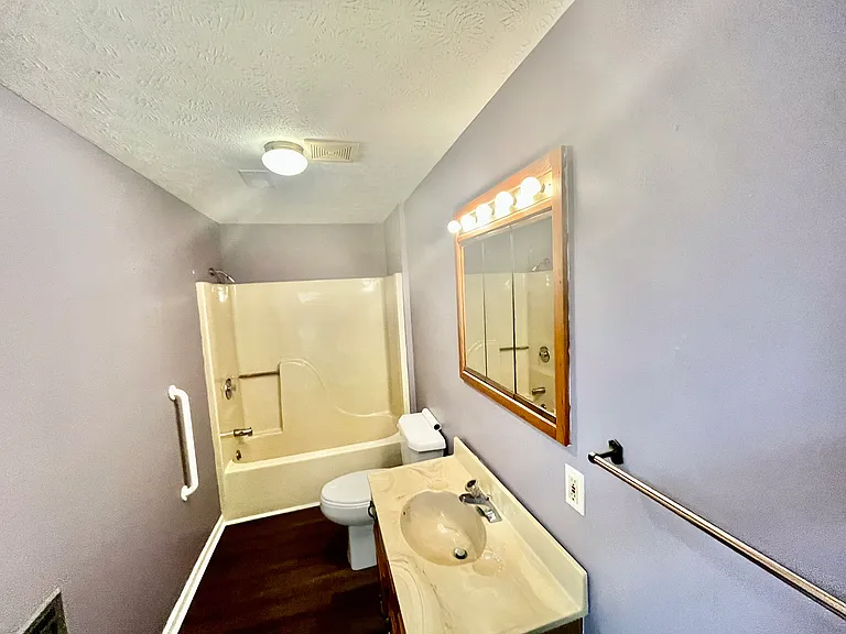 1445 S Walnut St — Photo 11