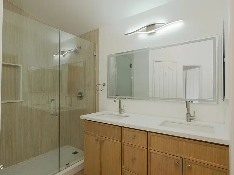 1311 Oyster Pl — Photo 19