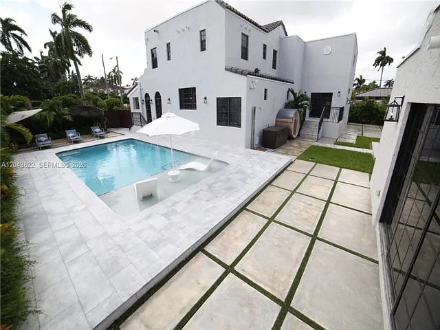 1345 Hollywood Blvd — Photo 17