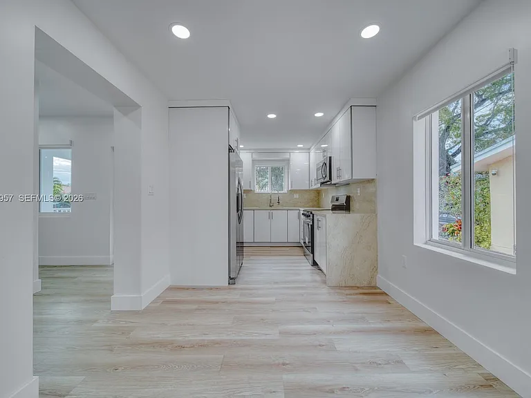 4345 SW 5th Ter — Photo 5