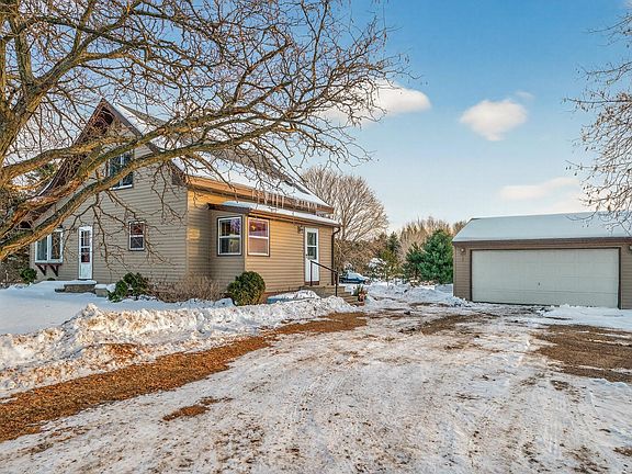 4th image of 32 Viking Blvd NW