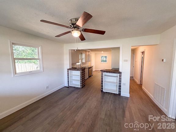 3rd image of 1610 Martin Ave