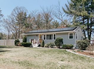 7 Allen St, Pepperell, MA 01463