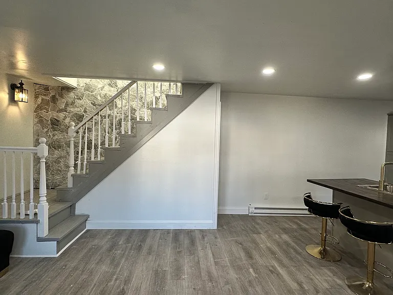 70 W Ridge St — Photo 4