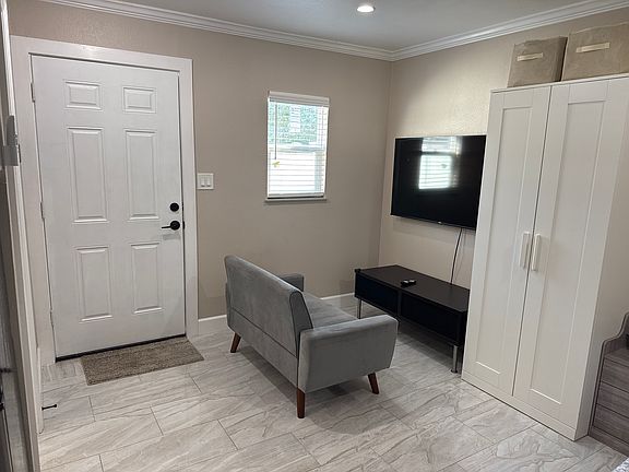 5th image of 869 Honolulu Woods Ln