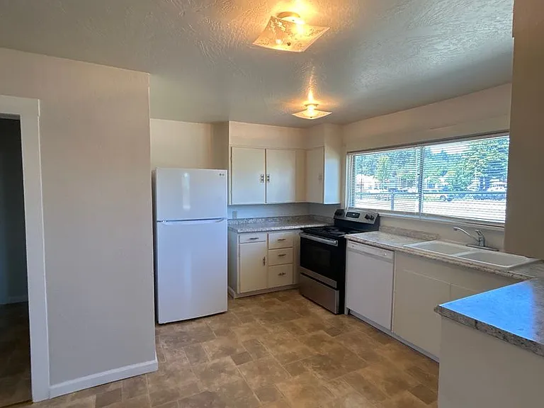 203 SW 6th Ave — Photo 13