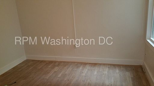 2nd image of 220 12th Pl NE