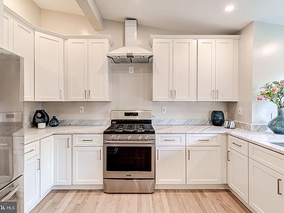 3rd image of 2318 Wittington Blvd