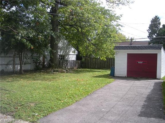 5th image of 27080 Shoreview Ave