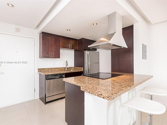 5th image of 2000 NE 135th St APT 805
