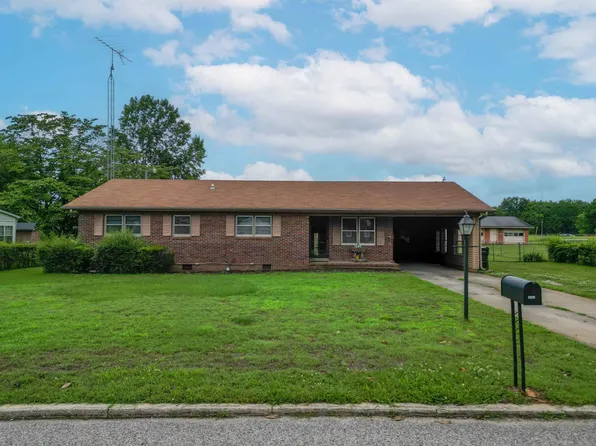 1037 W End St, Bolivar, TN 38008