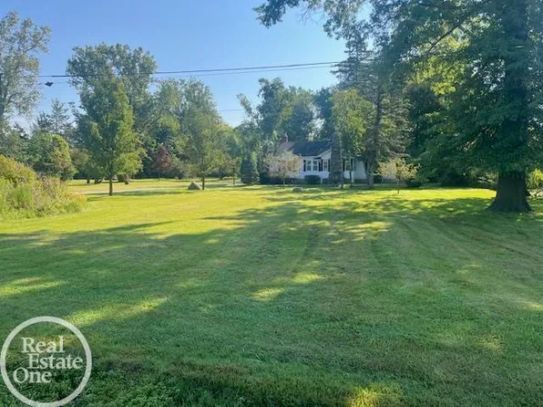 6447 Meldrum Rd, Fair Haven, MI 48023