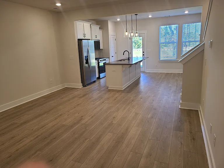 546 W Norvell Ct — Photo 3