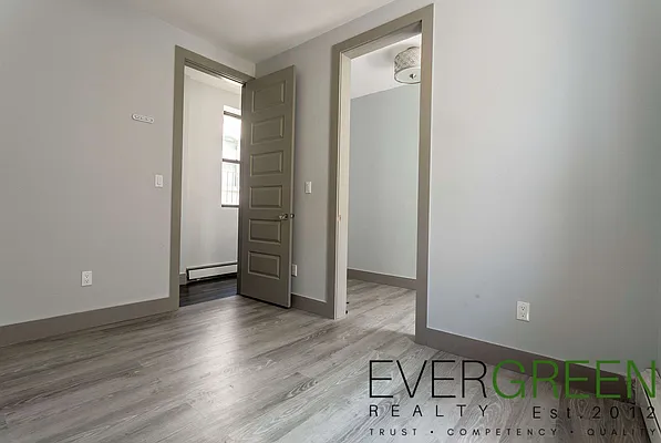 Rented by Evergreen Apartments BK | media 13