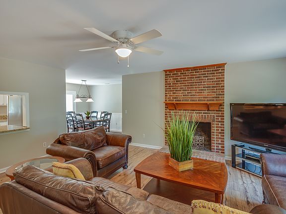 3rd image of 9129 Gamesford Dr