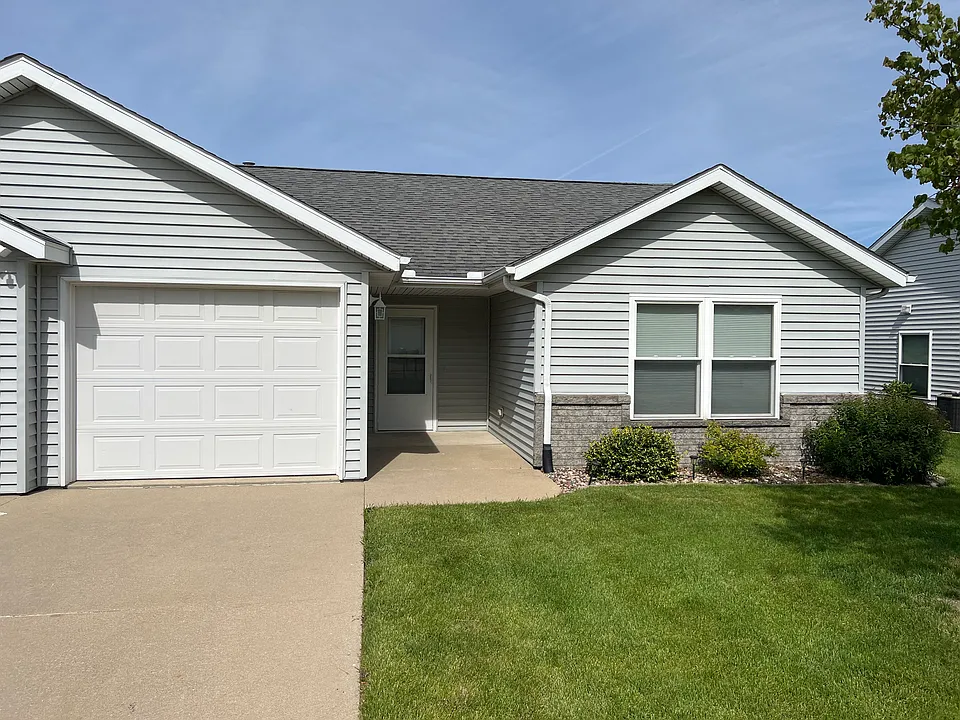 503 Larkspur Ln