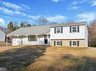 4111 Oliver Ln, Upper Chichester, PA 19061