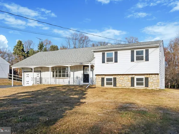 4111 Oliver Ln, Upper Chichester, PA 19061