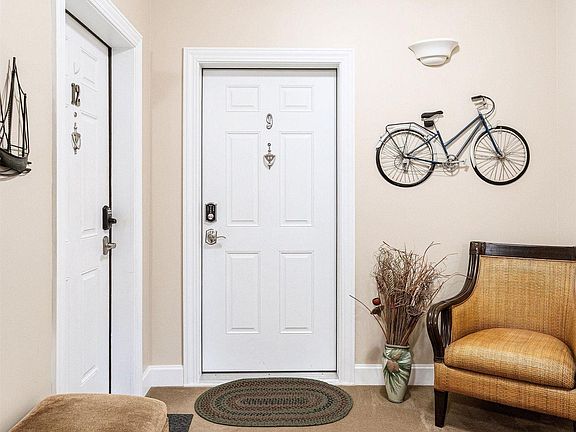 4th image of 1015 Osprey Ct APT 9