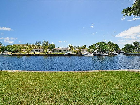 2nd image of 13 Royal Palm Way #PH606