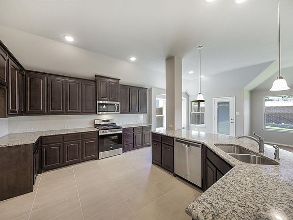 2nd image of 1825 Abelia Ln