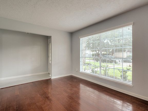 5th image of 326 Coppersmith Dr