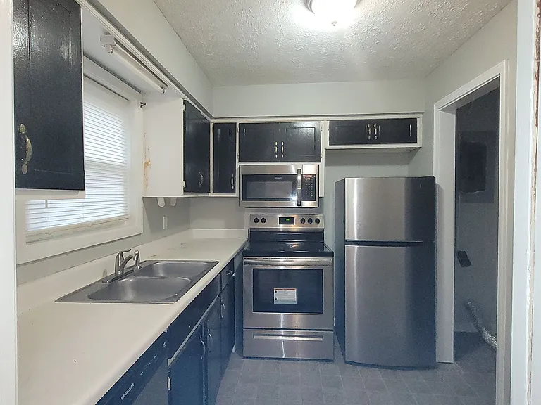 3921 Howard Ave — Photo 3