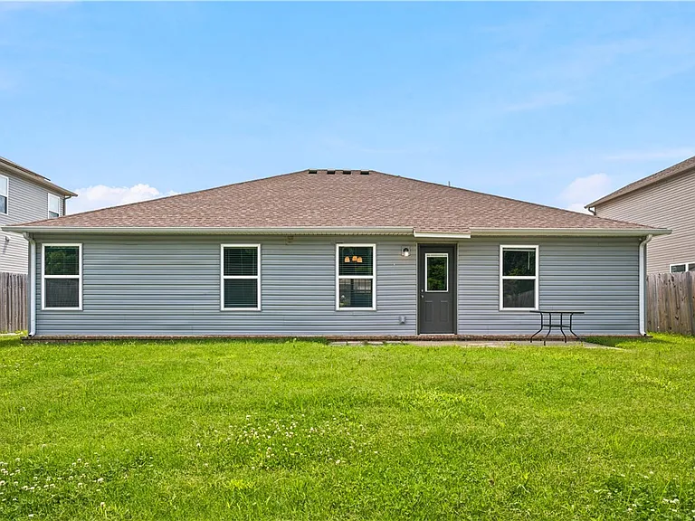 802 SW Green World St — Photo 22