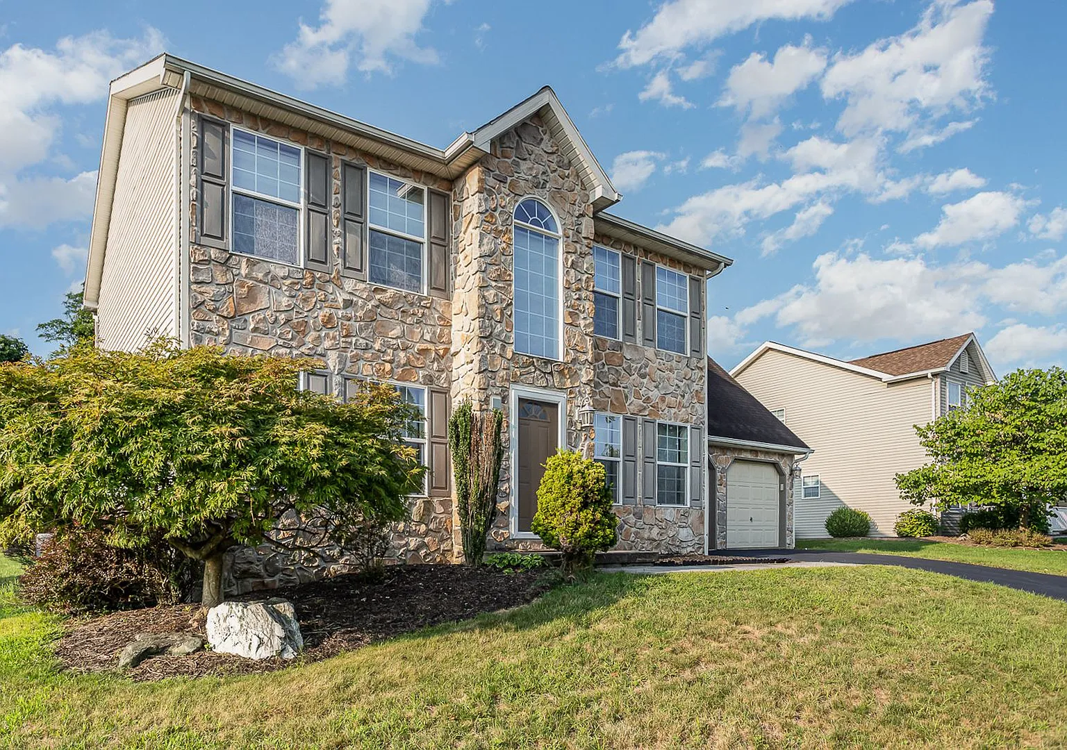 Welcome to this charming 4 bedroom, 2.5 bathroom home located in Harrisburg, PA/Susquehanna Schoo... — Photo 3
