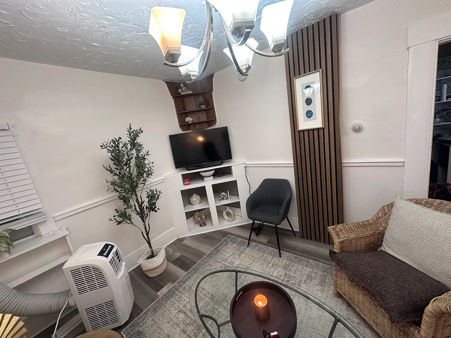 2 bed, $1,600 — Photo 2