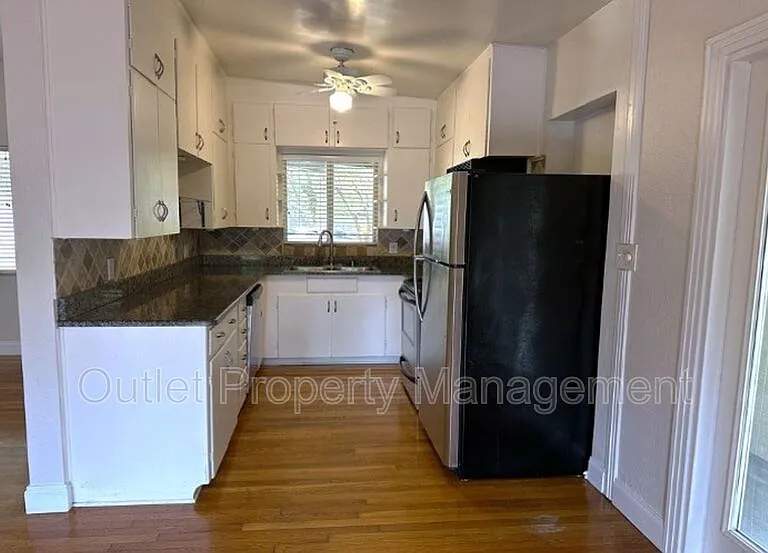 2517 E Marks St — Photo 5