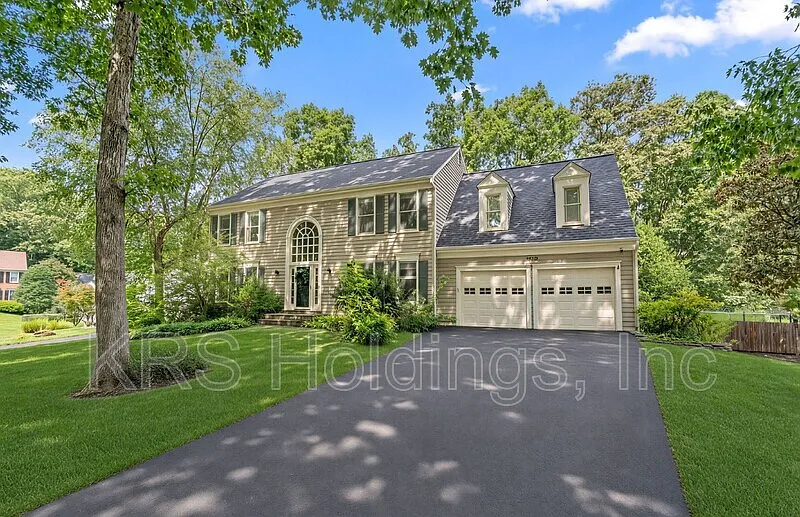 7 bed, 4.0 bath, 5158 sqft, $5,000 — Photo 1