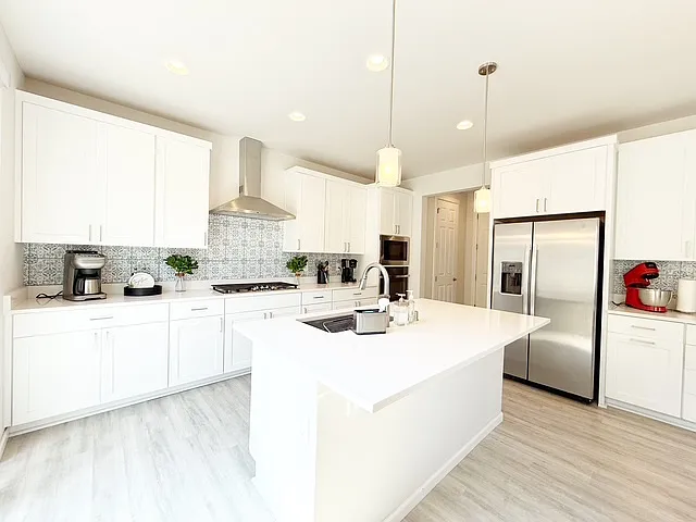 740 SE Nordmann Loop — Photo 17
