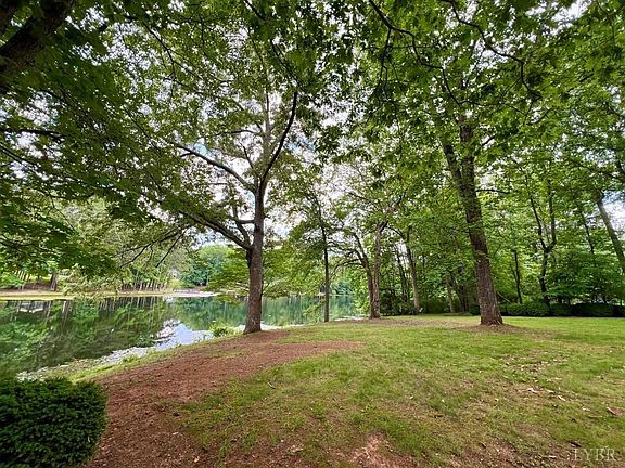 3rd image of 117 S Lake Dr