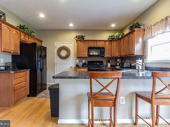 2nd image of 148 Kinross Dr