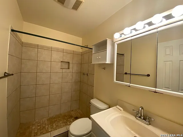 570 Beverly Ln — Photo 9